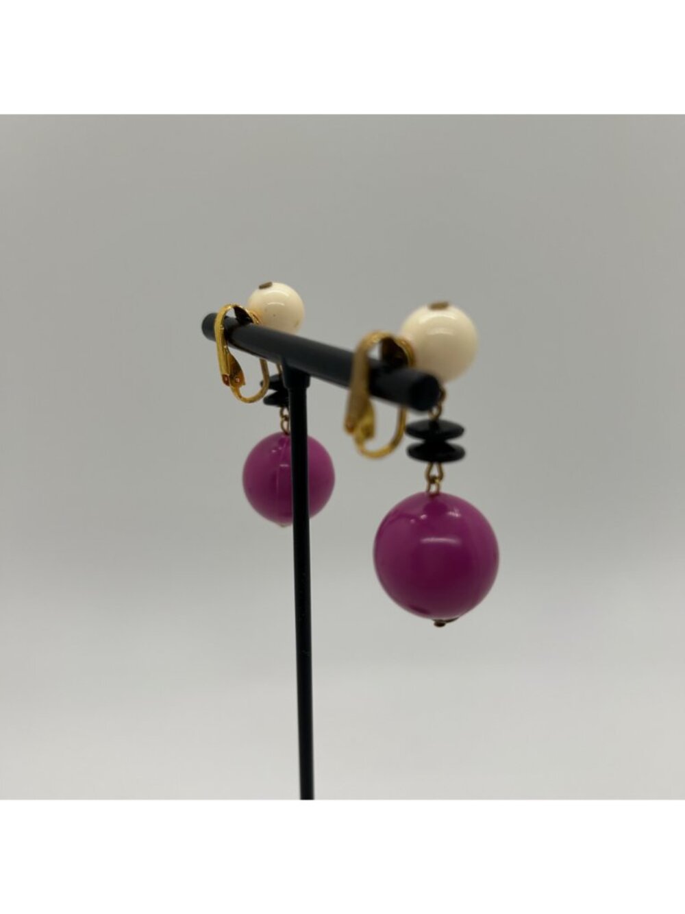 Vintage 1960s Dangle Earrings Clip-On Acrylic Pink White & Black Mod Design - Picture 3 of 12